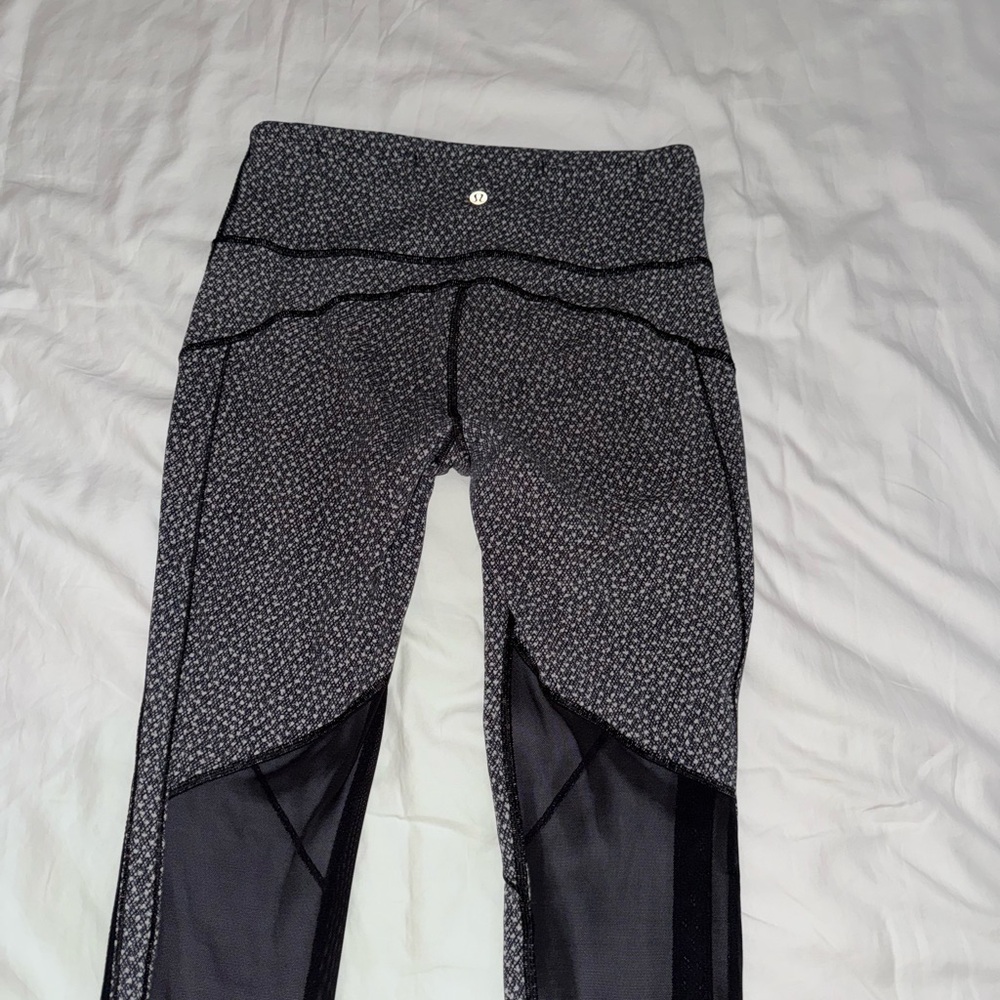 Black and White Patterned Lululemon 7/8 Leggings